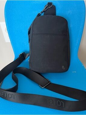 Lole Black Men's Sling Crossbody Bag